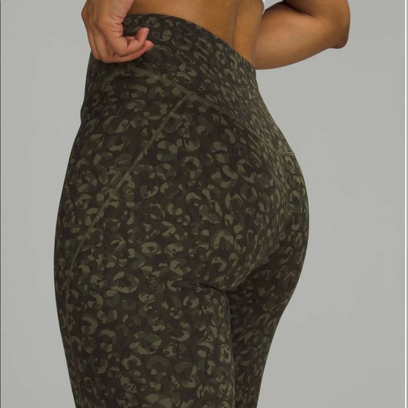 Lululemon 🐢 Base Pace 25” HR Running Tight size 6 Intertwined Camo Medium Olive - Picture 3 of 9
